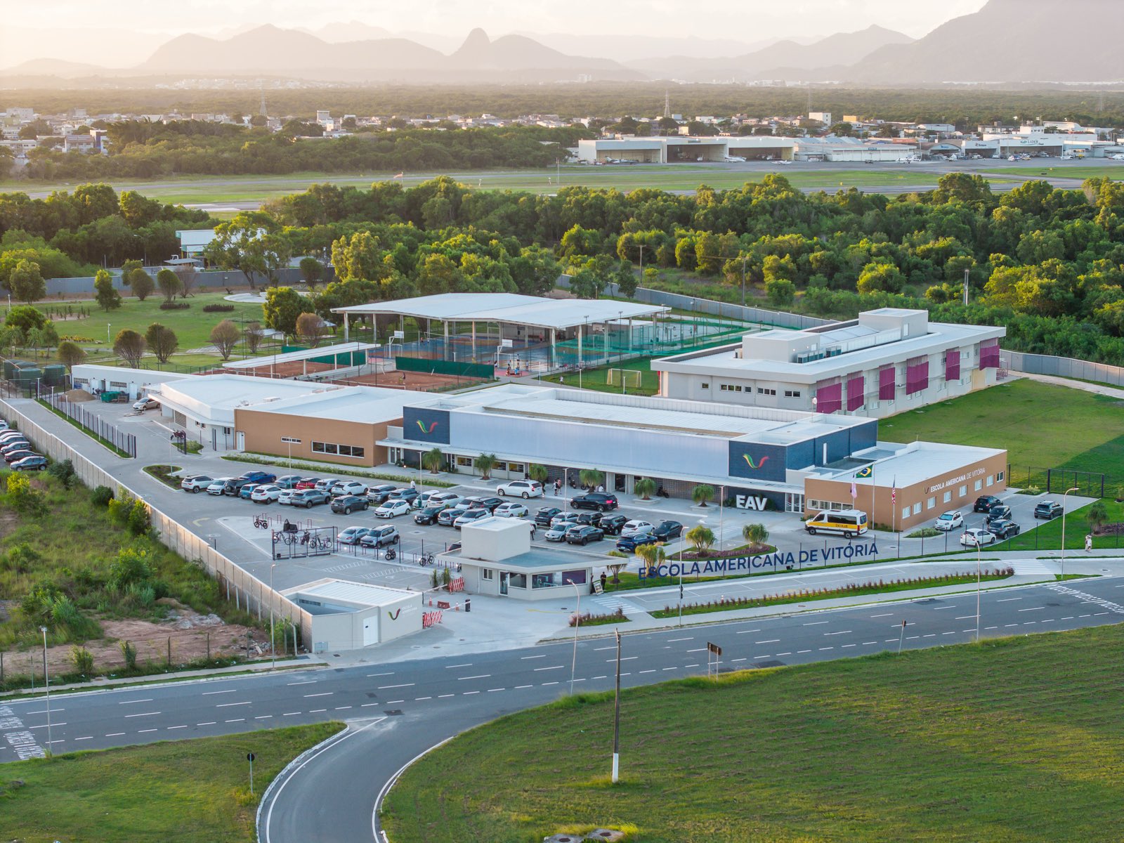 Vista aérea do campus Aeroporto da Escola Americana de Vitória